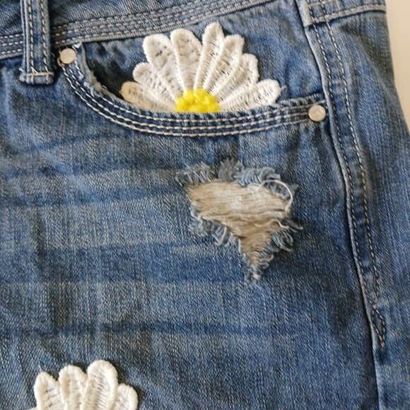 Lauren Conrad Embroidered Daisy Jean Short Shorts Distressed Cuttoff Design W 12 - Picture 7 of 16